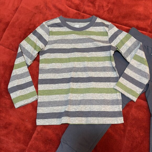 Child Of Mine by Carters Tommy Bahama Boys Outfit Shirt Sweatpants Pants Set 5T - Picture 2 of 4